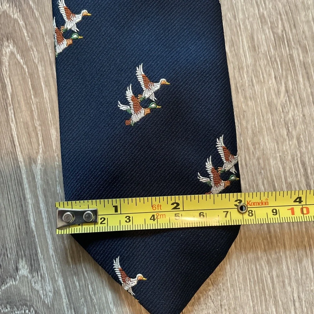 Tie Vintage Mallard Ducks Flying Made In USA Norwalk CT 82% Polyester 18% Silk
